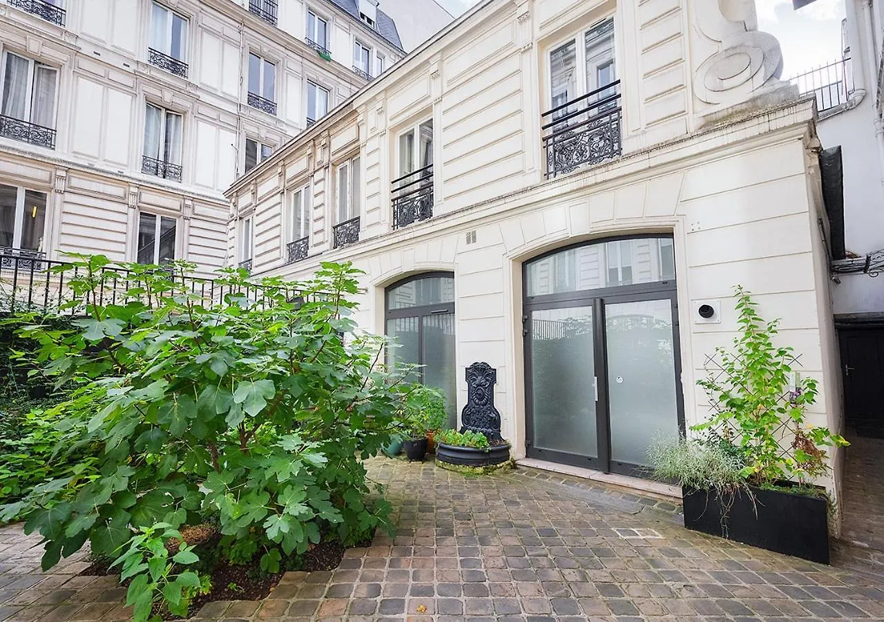 Le Pavillon Ponthieu - Champs-Elysees Paris Holiday home